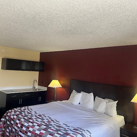 Red Roof Inn & Suites Indianapolis Airport Buitenkant foto