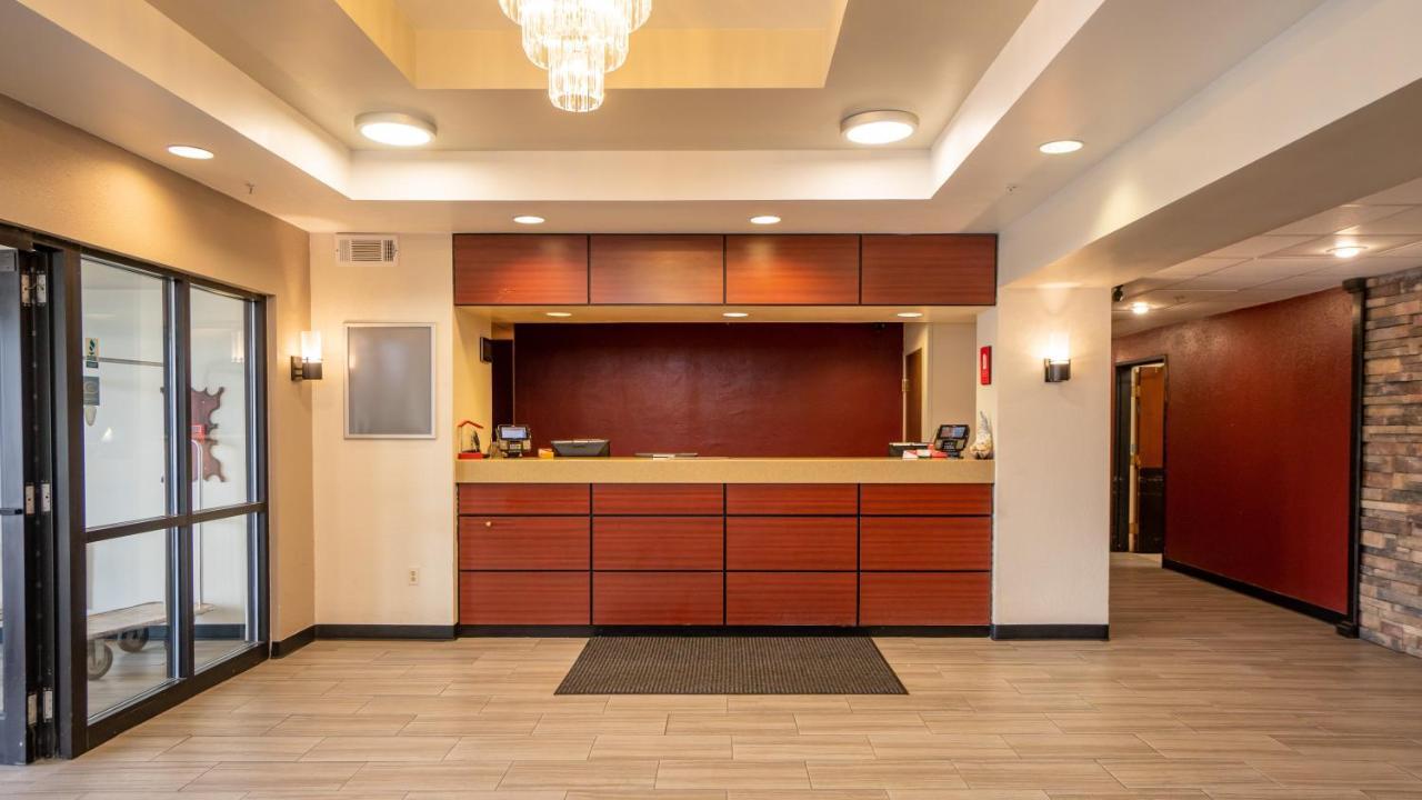 Red Roof Inn & Suites Indianapolis Airport Buitenkant foto