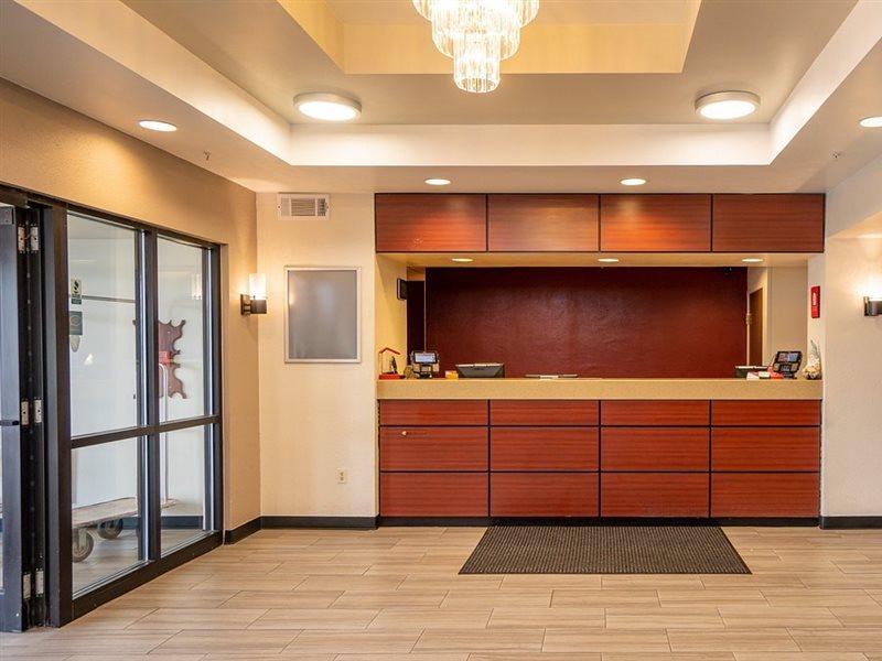 Red Roof Inn & Suites Indianapolis Airport Buitenkant foto