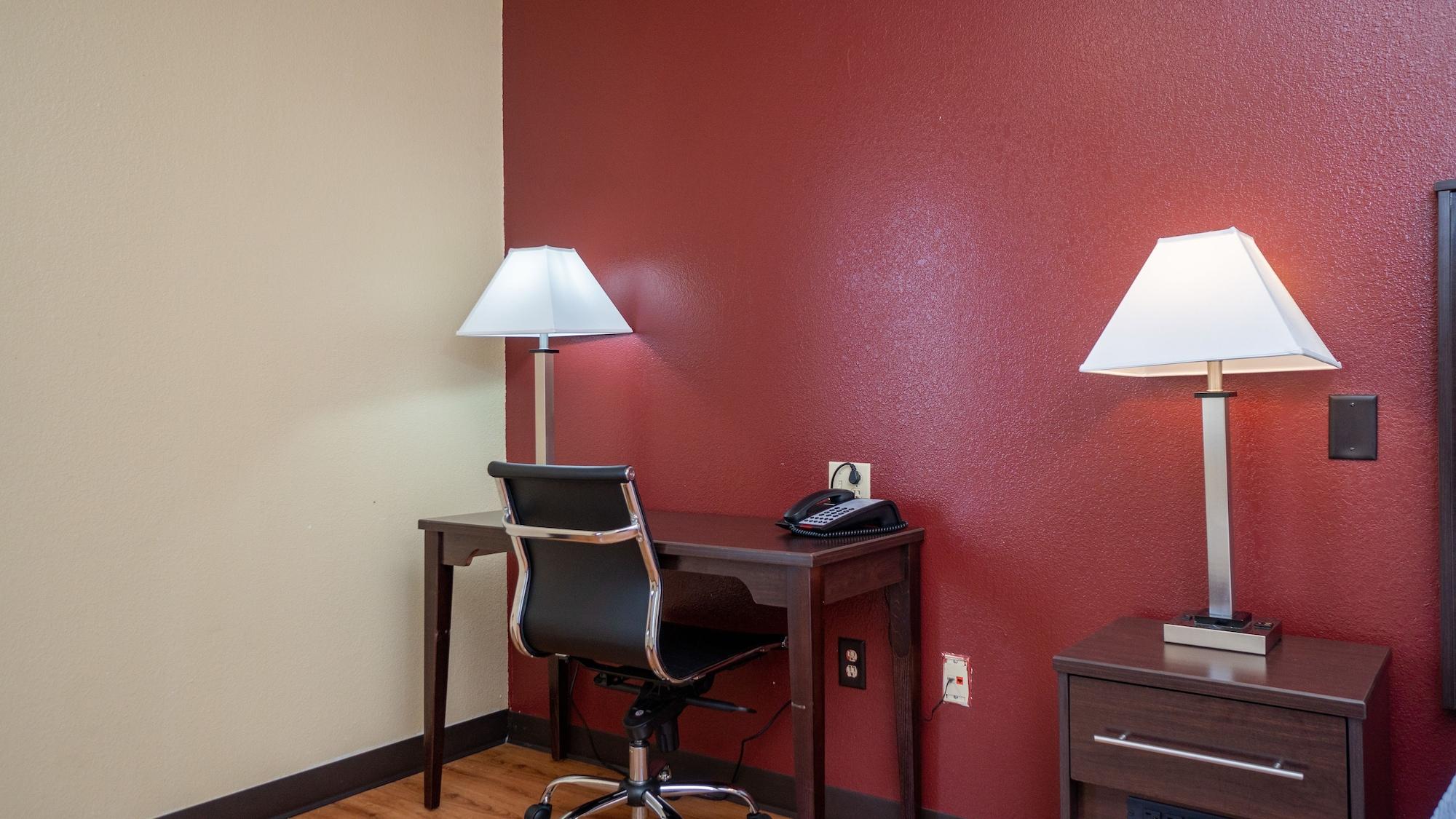 Red Roof Inn & Suites Indianapolis Airport Buitenkant foto