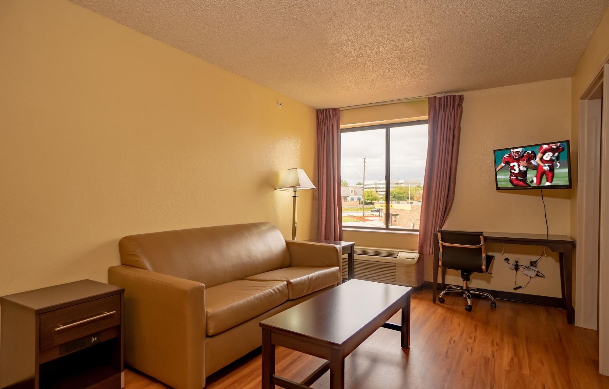 Red Roof Inn & Suites Indianapolis Airport Buitenkant foto