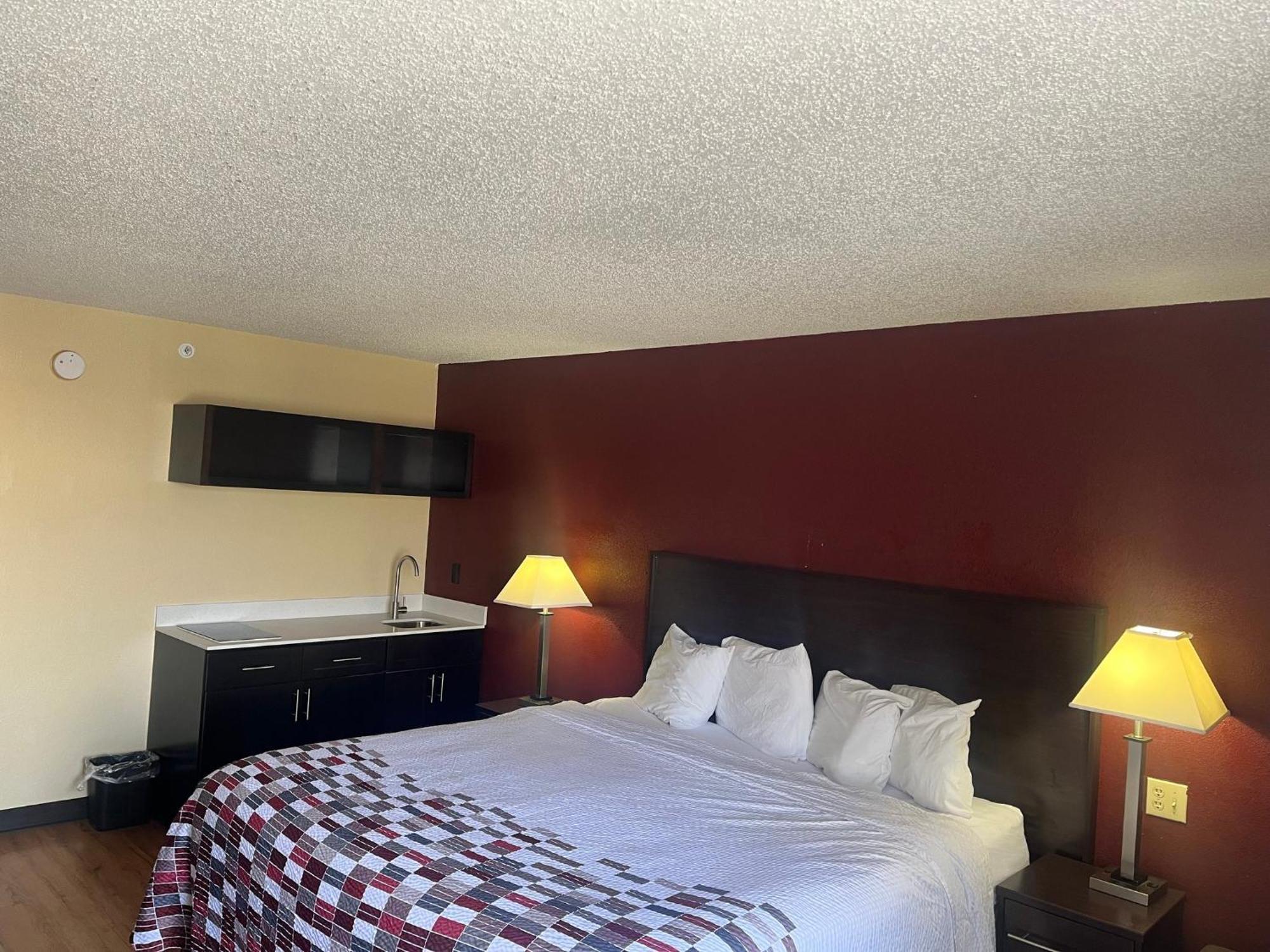 Red Roof Inn & Suites Indianapolis Airport Buitenkant foto