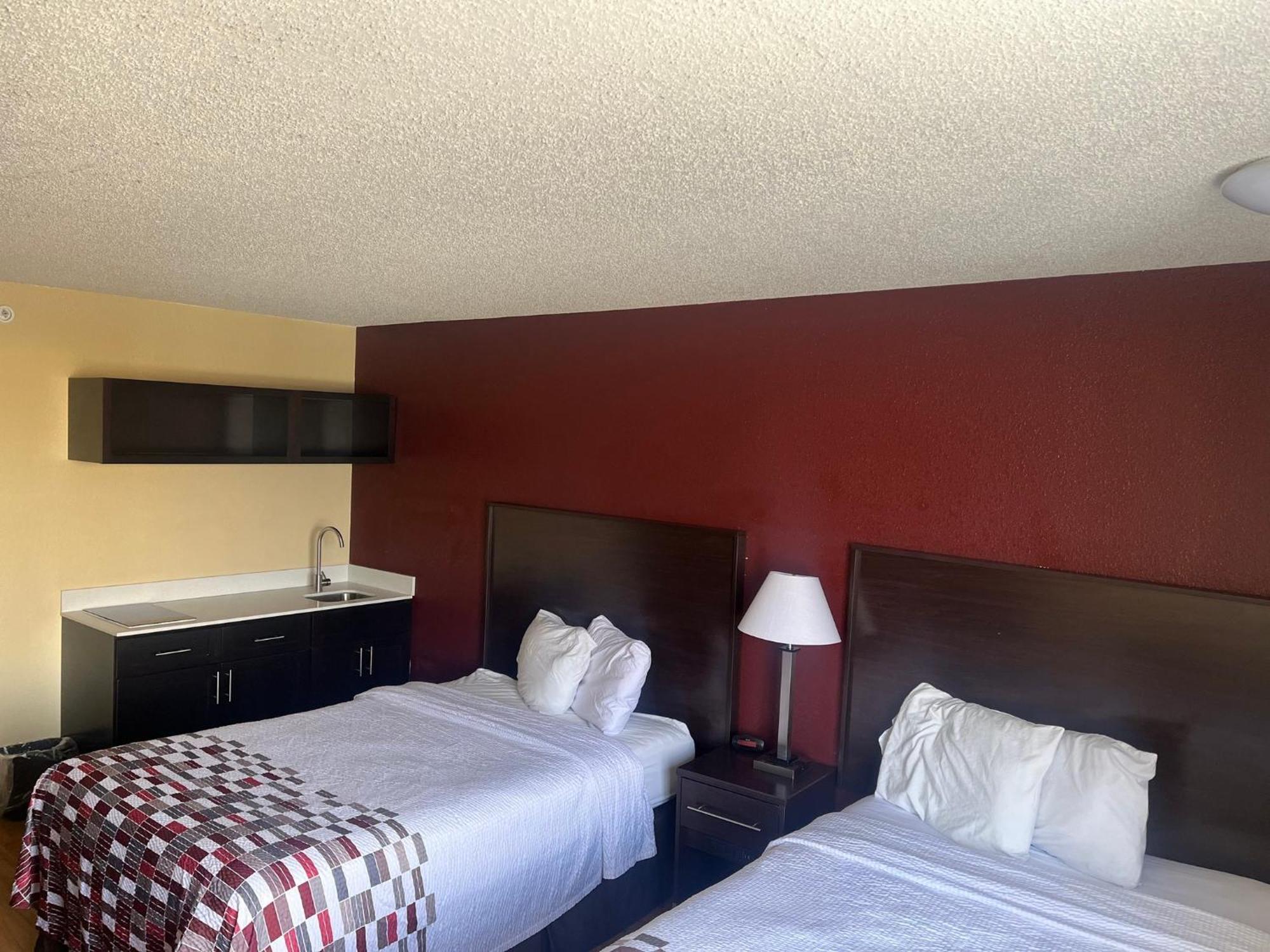 Red Roof Inn & Suites Indianapolis Airport Buitenkant foto