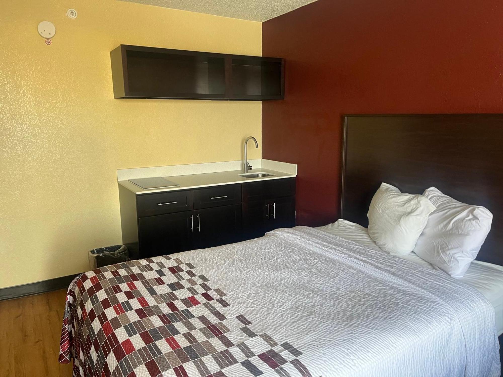 Red Roof Inn & Suites Indianapolis Airport Buitenkant foto