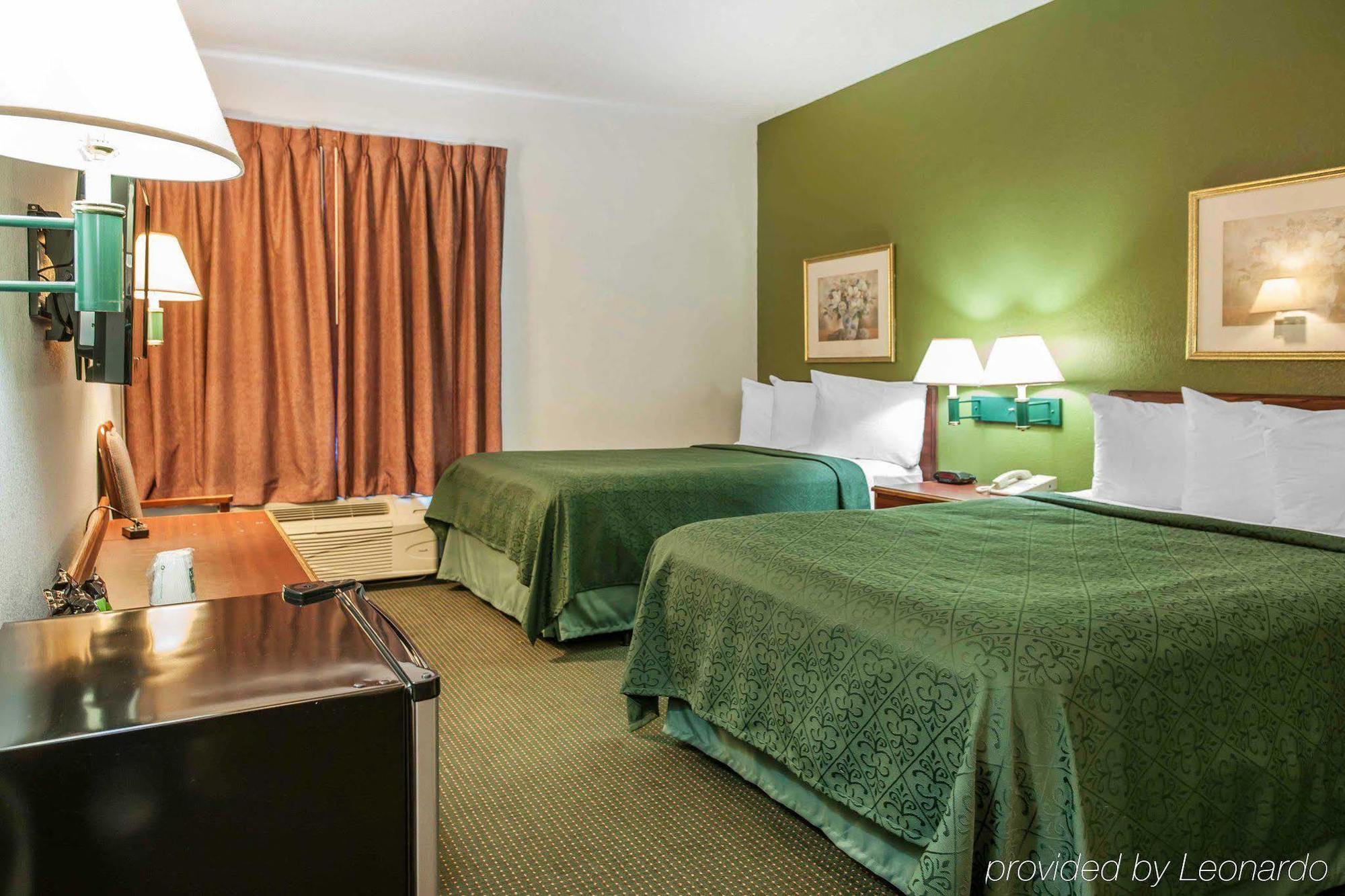 Red Roof Inn & Suites Indianapolis Airport Buitenkant foto